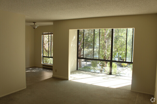 Building Photo - One of the Largest Floor Plans - In-unit S... Rental