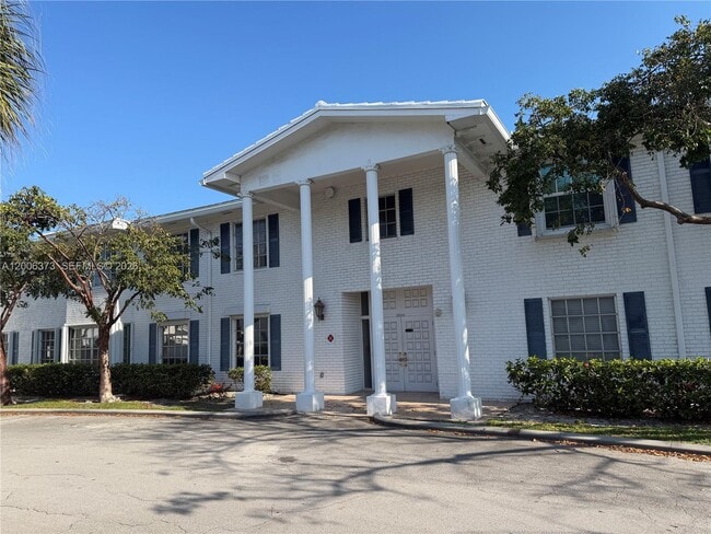 Building Photo - 2200 NE 66th St Unit 1426