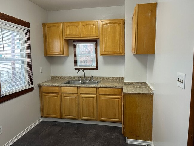 Building Photo - 2646-2648 E 122nd St Unit 2648 -  1