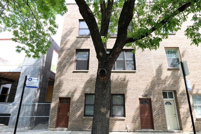 University Village Apartments For Rent Chicago Il Forrent Com