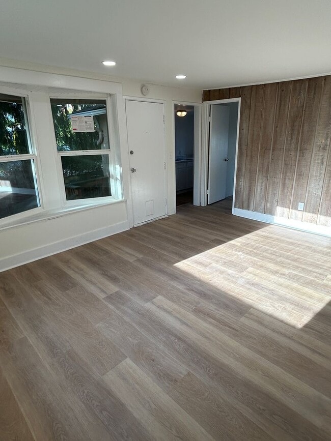 Photo - 4511 SW Lander St Unidad C