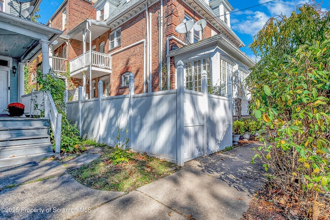 Photo - 533 S Franklin St