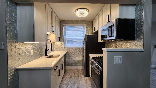 Building Photo - 6616 Alamo Ave Rental