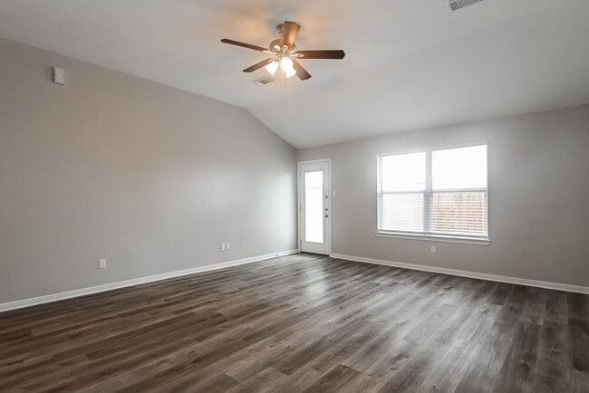 Photo - 622 Oak Briar Dr