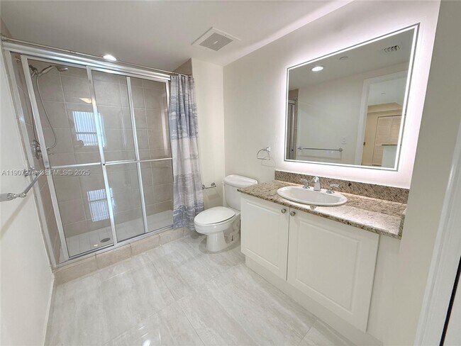 Photo - 19501 W Country Club Dr Unidad 1410