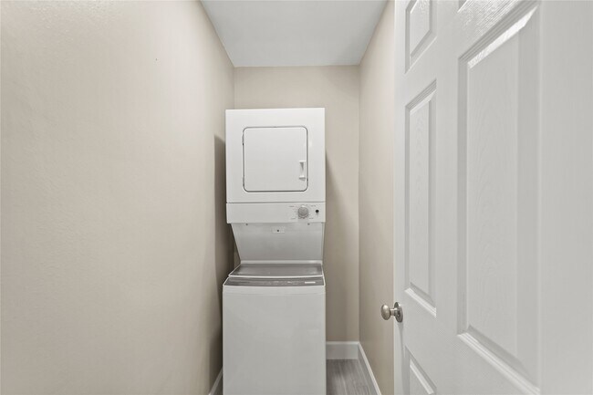 Photo - 2101 Fountain View Dr Unit 2 8