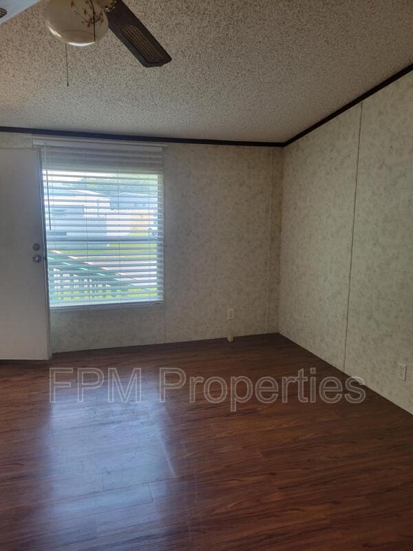 Photo - 205 Vintage Oak Cir