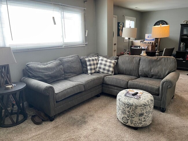 Large Living Room - 1617 Jackson St