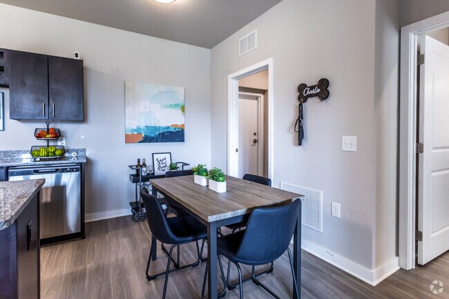 2 BR, 2 BA - Grand Courtyard