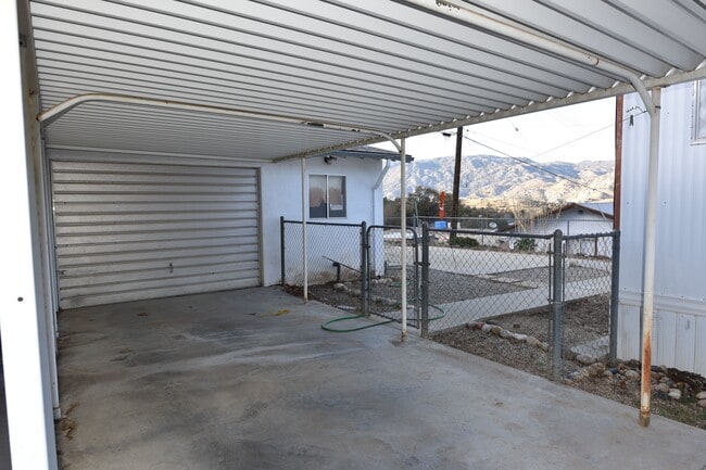 Photo - 114 Salaine Dr