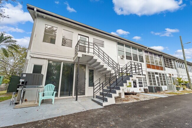 Photo - 1345 Drew St Unit 16