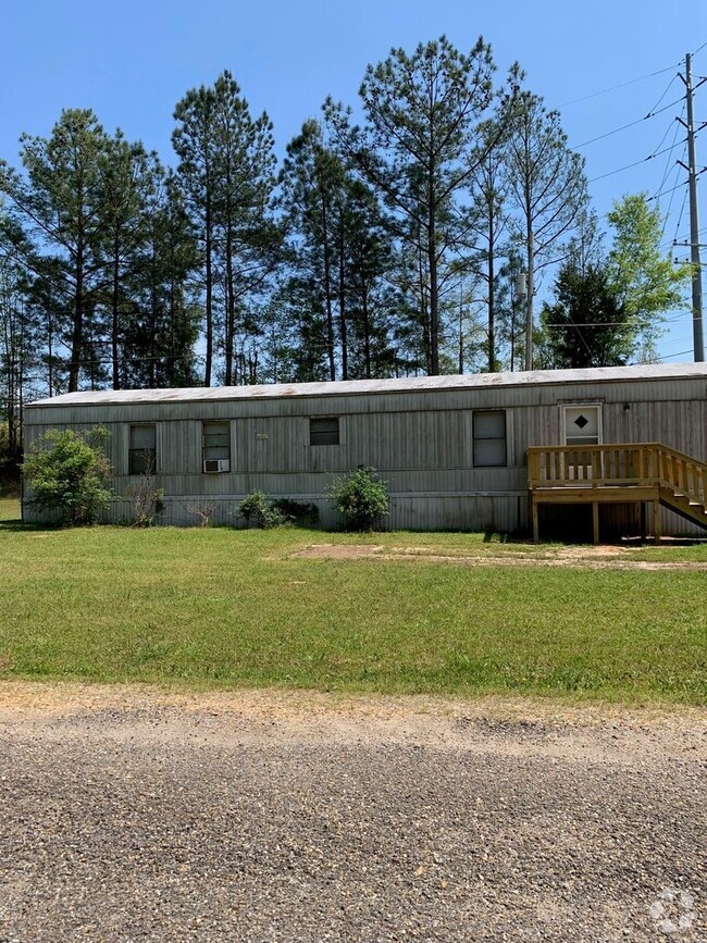 Building Photo - 2 Bdrm/2 Bath Mobile home on private road ...