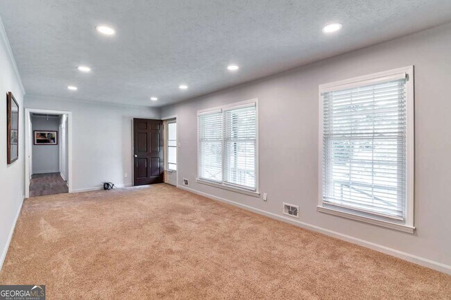 Photo - 759 Glen Cir SW