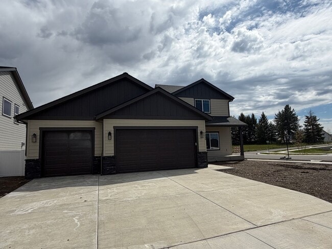 Building Photo - Beautiful & Brand New 4 bd/2.5 ba Home