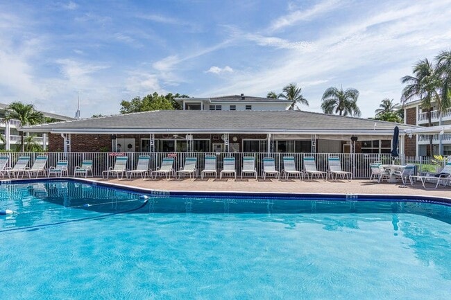 Photo - 2455 NE 51st St Unidad e207