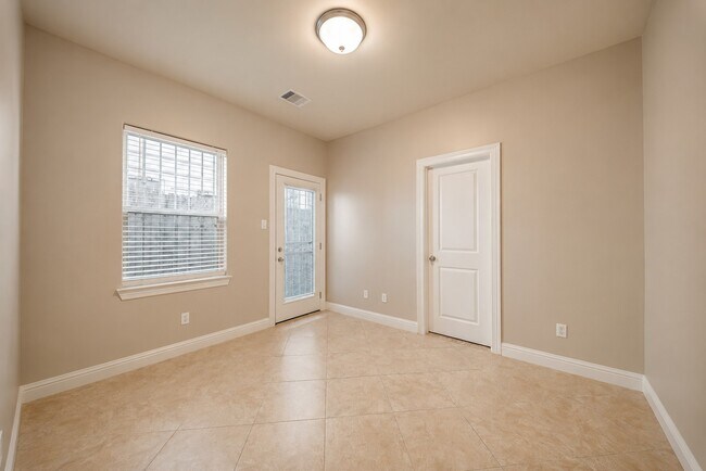 Photo - 1616 Live Oak St