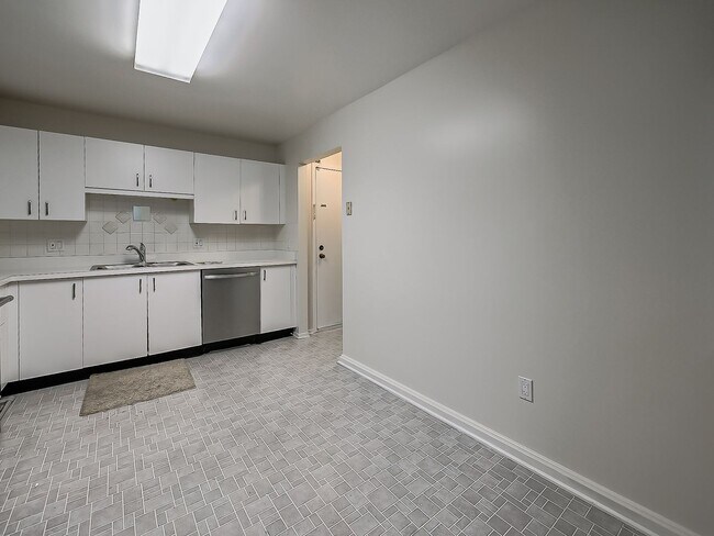 Photo - AVAILABLE NOW! Inviting 2-Bedroom, 2-Bath Home in a Convenient Farmington Hills Community