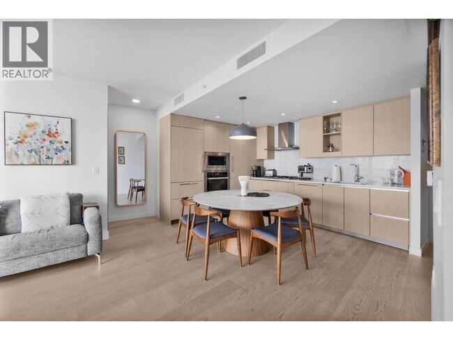 89 Nelson St Unit 2720