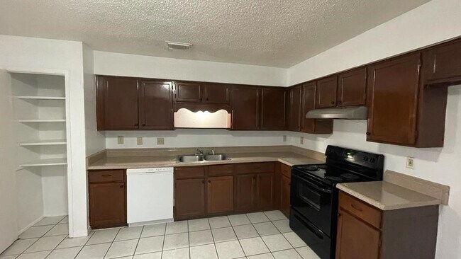 Photo - 7431 La Pl Dr