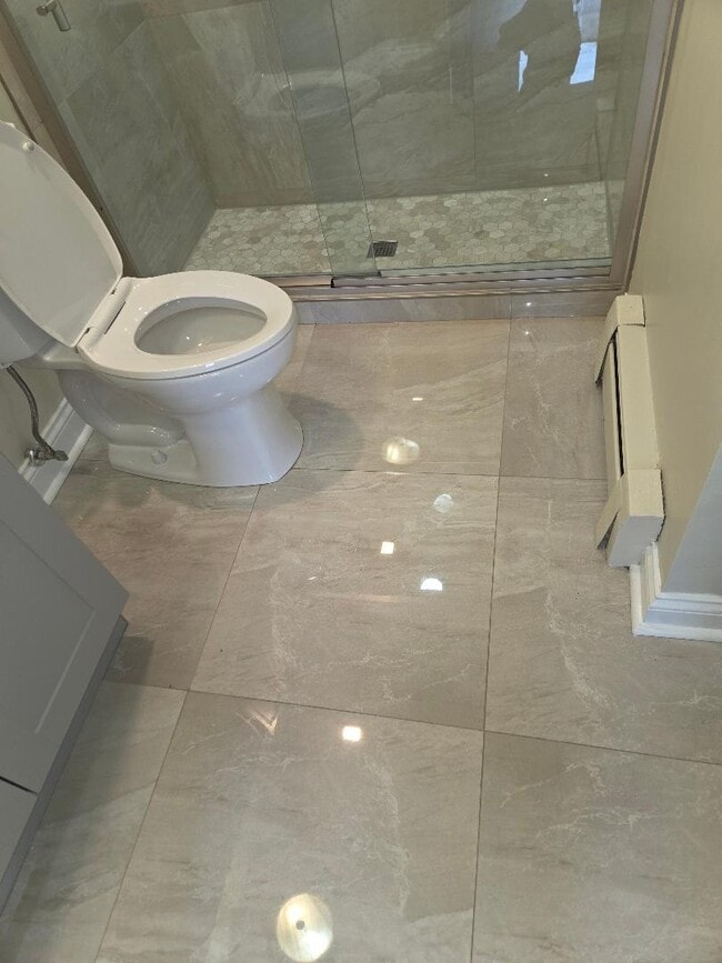 Precioso suelo de 24" x 24" - 400 Echo Ln Unidad #4