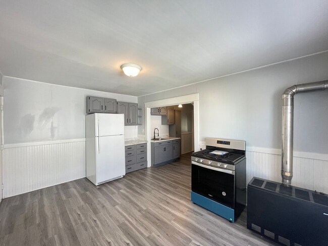 Photo - 398 Amory St Unit B