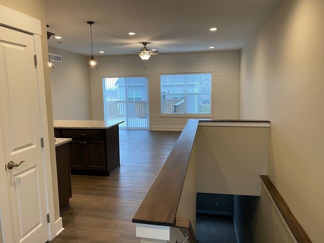 Photo - 906 Henryson St