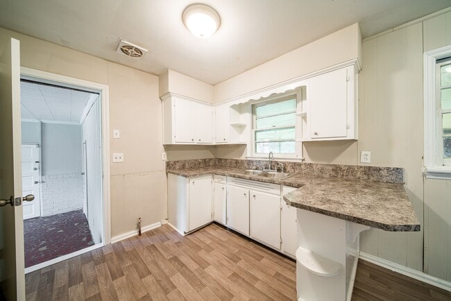 Photo - Half Off 1st Month's Rent!!