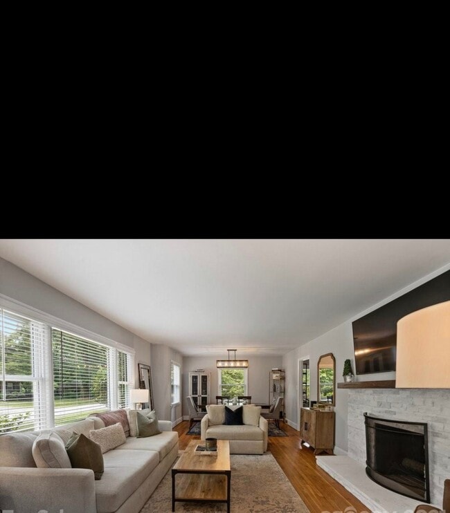 Photo - 4326 Castleton Rd