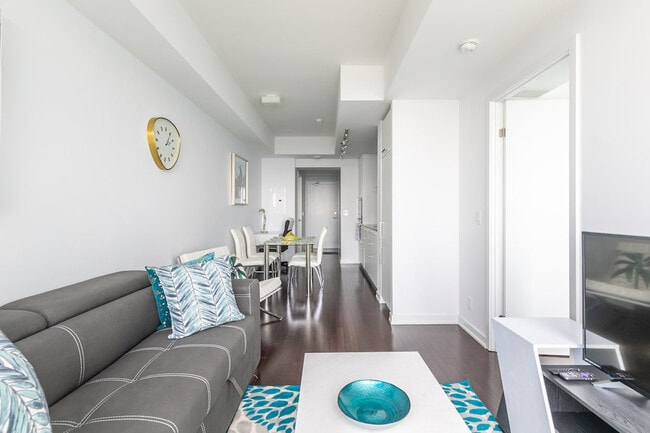 Photo - 25 Lower Simcoe St Unit SI ID1522286P
