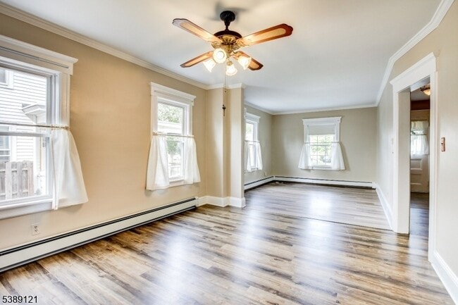 Photo - 144 W Franklin St
