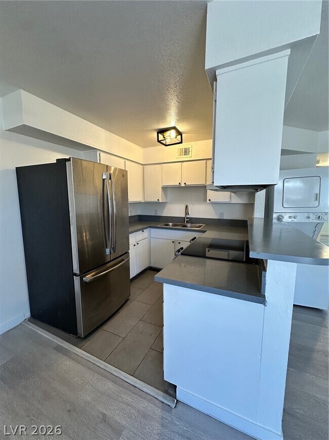 Photo - 4920 Stanley Ave