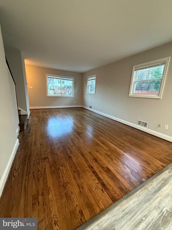 Building Photo - 5852 Mt Vernon Dr