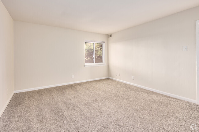 2BR, 1BA - 940SF - Bedroom