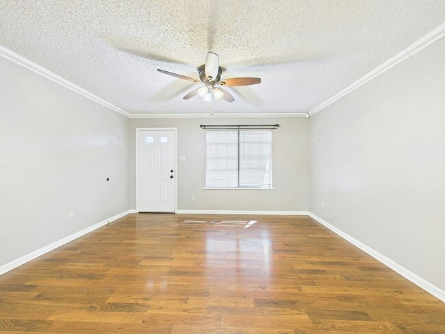 Photo - 102 Thompson Loop