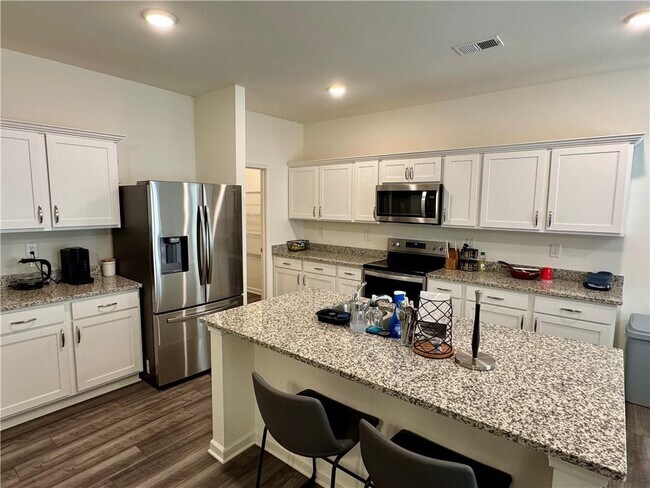 Photo - 152 Andria Wy NW