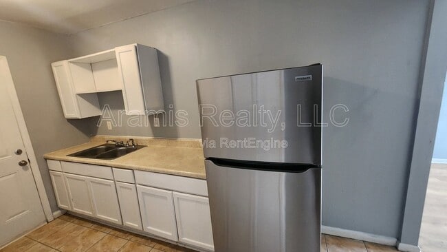 Photo - 248 Rosser St SW