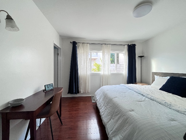 Photo - 1051 W 170th St