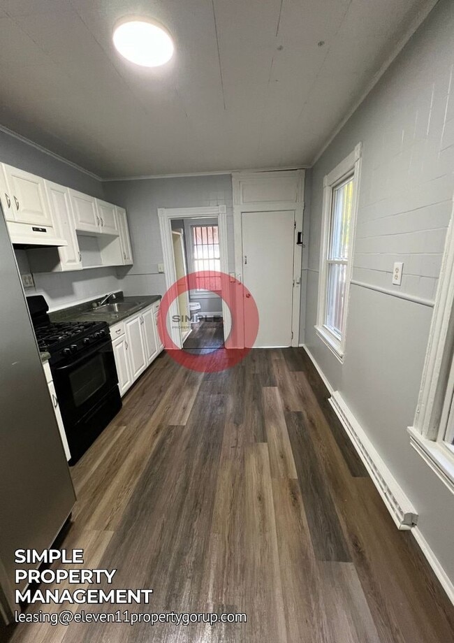 Photo - 1239 Greenwich St