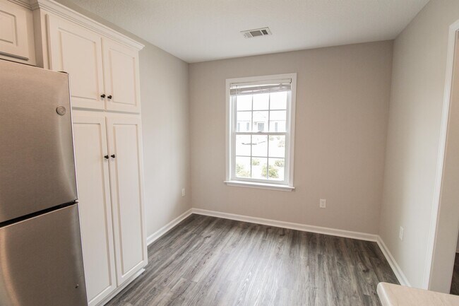 Photo - 417 Andover Dr