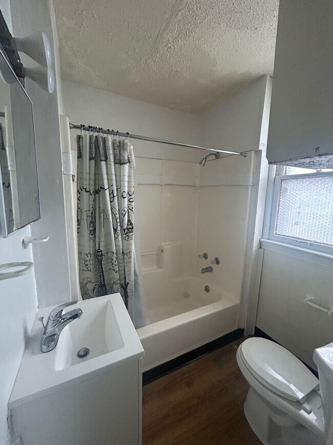 Photo - 2798 E 119th St Unidad 2