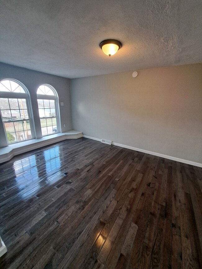 Photo - 223 Columbia Dr