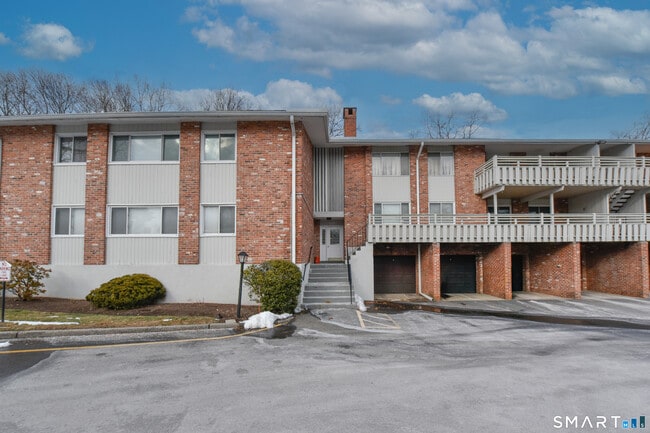 Building Photo - 28 Mill Hill Rd Unit 28