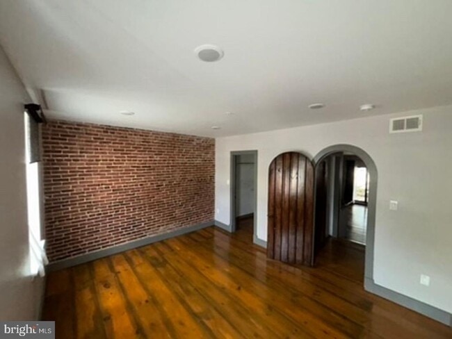 Photo - 235 E Market St Unit 2