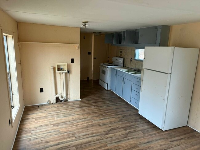 Photo - 1380 Mapleash Ave