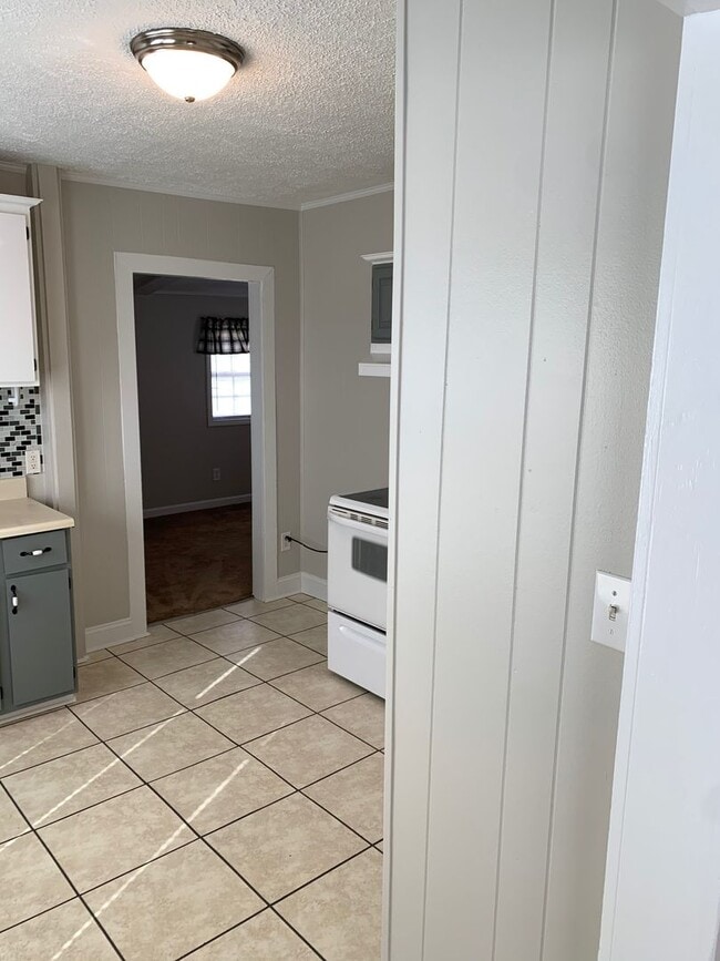 Photo - 2 Bedroom/1 Bath Cute Cottage across Bordon Park Kingsport, TN