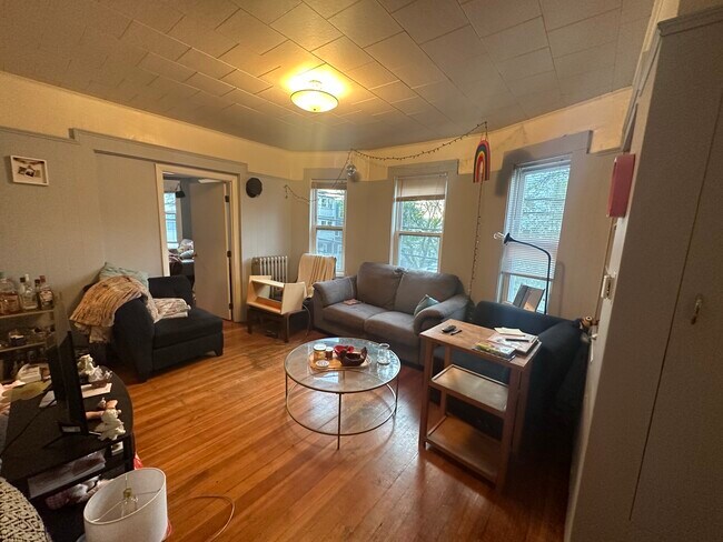 Building Photo - 69 Conwell Ave Unit 1 Rental