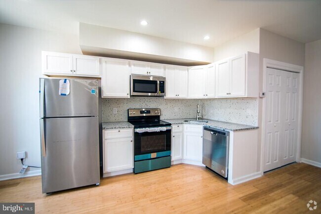 Building Photo - 2428 Sharswood St Unit 2 Rental