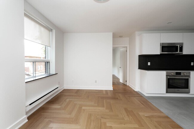 Photo - 110 Oriole Pkwy Unit 208