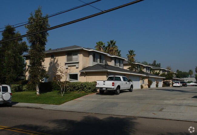 Photo - 8702-8718 Ildica St