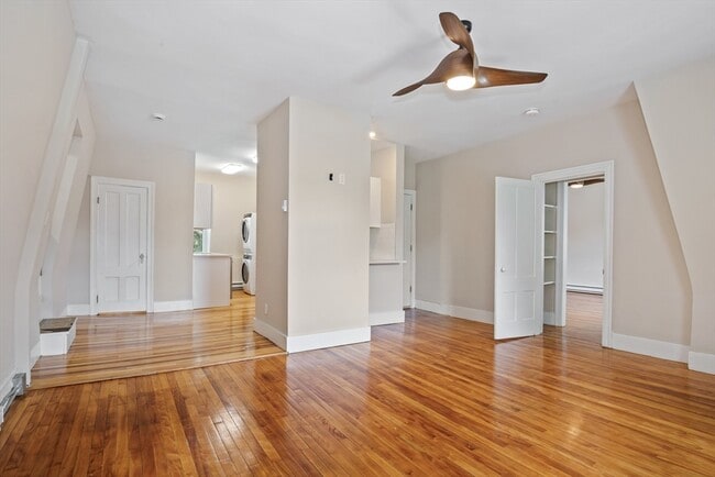 Building Photo - 35 Oak Ave Unit 3 Rental